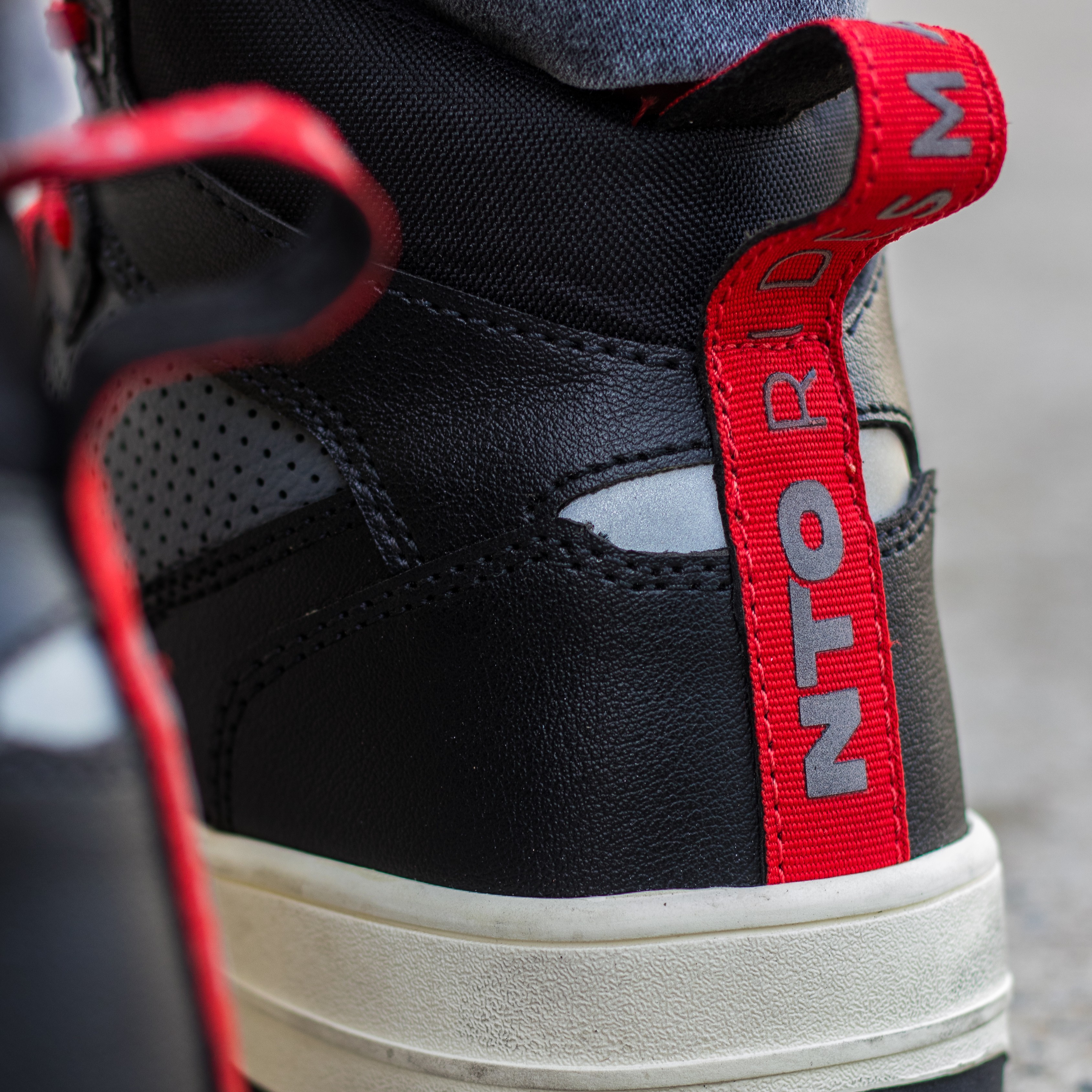 Sneaker NTO Commuter Hombre Negro / Rojo